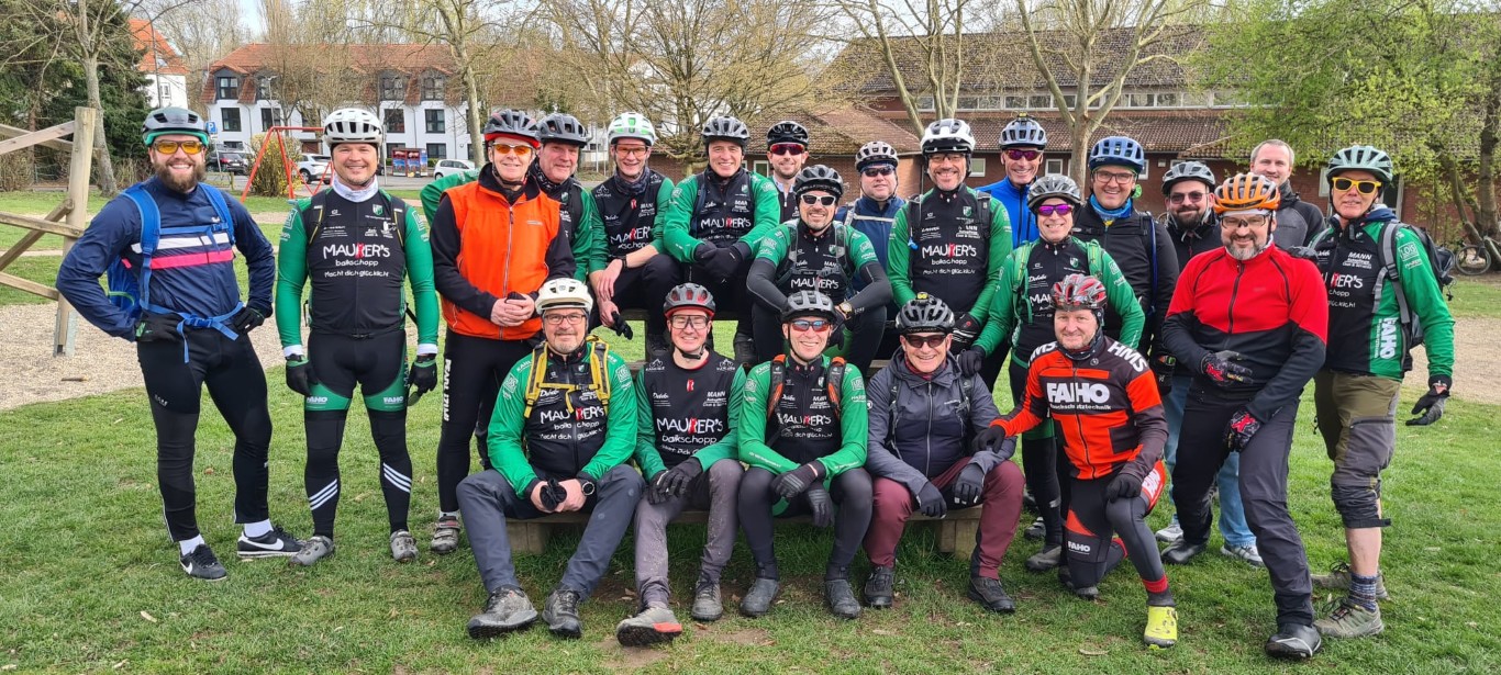 Matsch, Mountainbikes und Motivations-Snacks: Saisoneröffnung der Funbiker